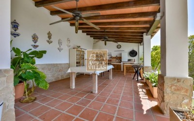 Villa exclusive offrant une vue panoramique imprenable, située à proximité du club de golf d